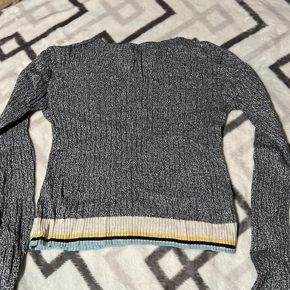 Prince & Fox Gray Cropped Sweater XS Ribbed Striped Yellow Blue Chic Casual Soft